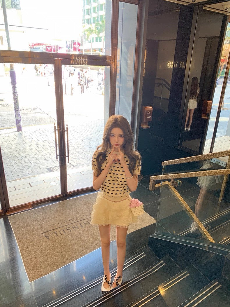 26Apr. 私藏少女Dolly撞色蝴蝶波點針織上衣 白底/黑底