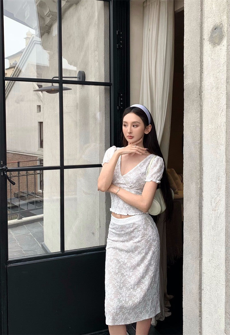 26Jun. 法式蕾絲緹花V領上衣半身裙套裝 米白