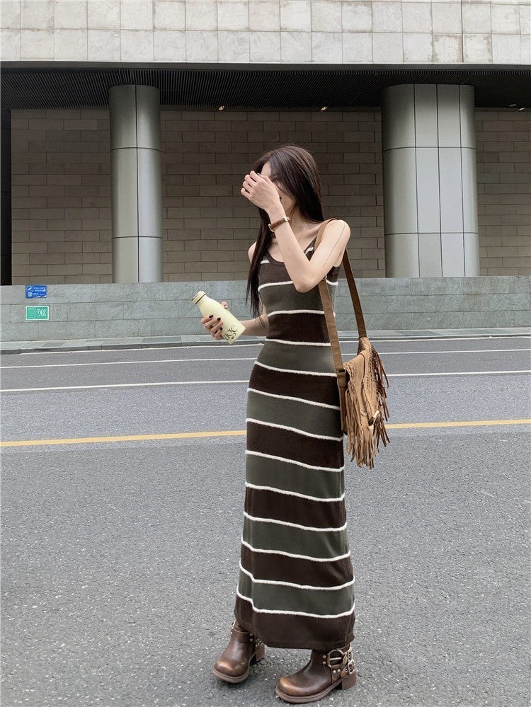 Aug. 仿貂刷毛紗線針法 撞色條紋針織連身裙