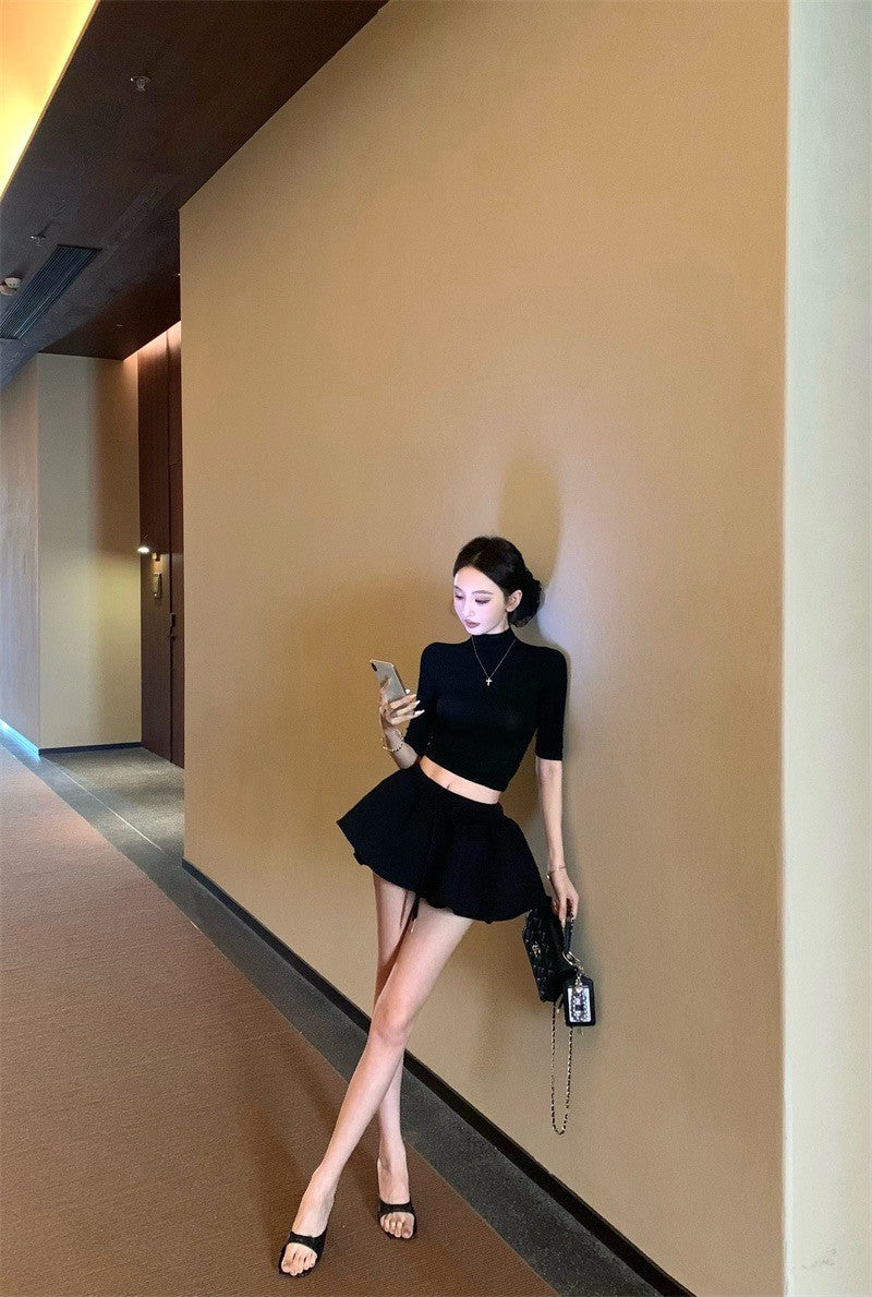 May. 韓團甜心 高領五分袖修身黑色上衣 高腰花瓣黑色澎澎裙