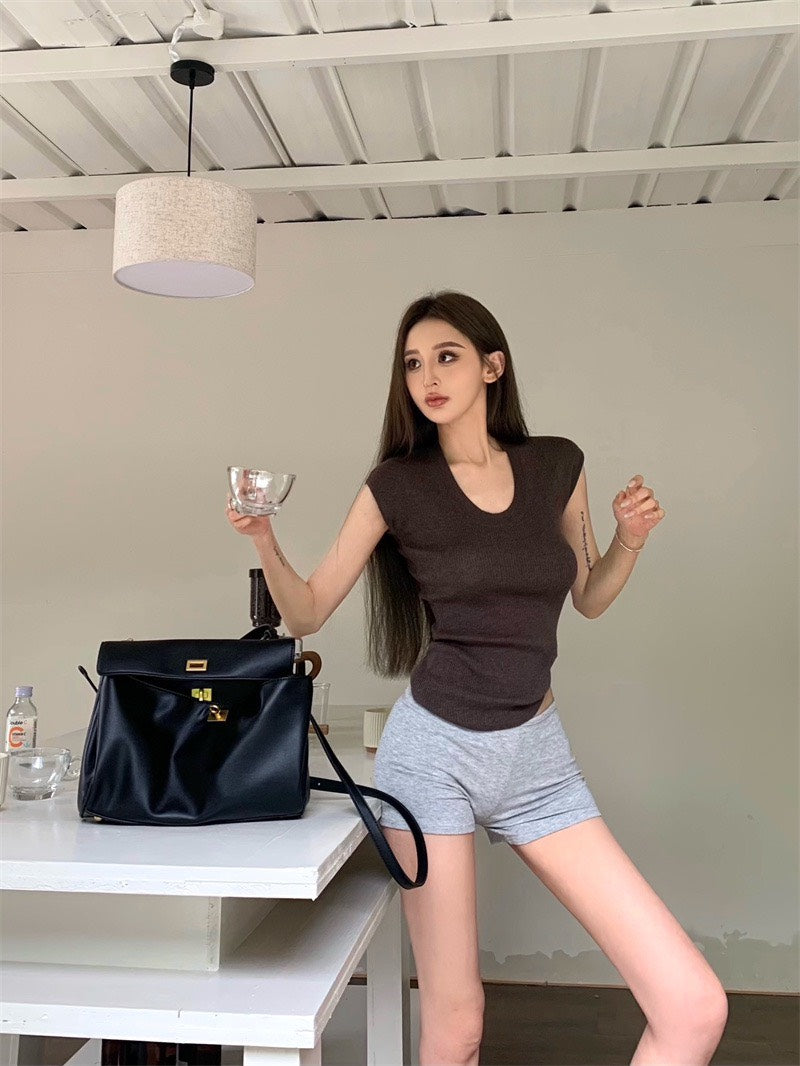 Jun. 復古U領短袖修身針織上衣 卡其/深咖