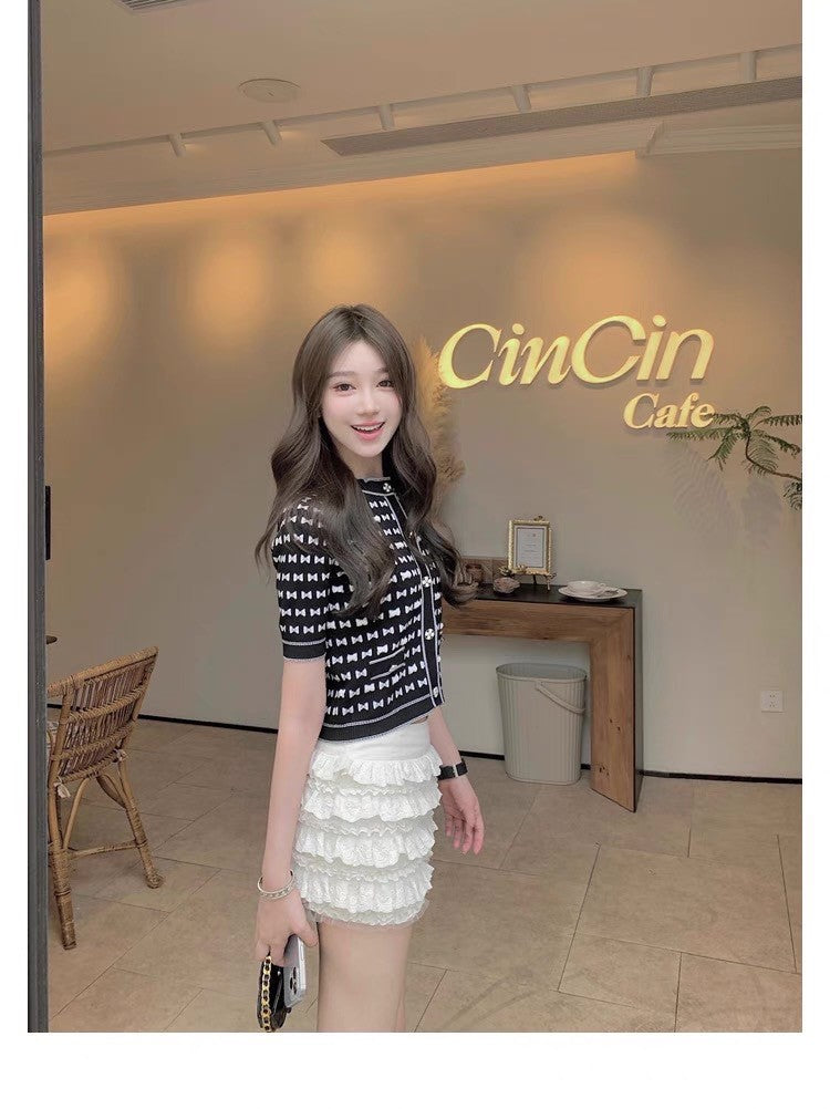 Apr. 巴黎千金 乖巧可愛圓領蝴蝶印花針織上衣