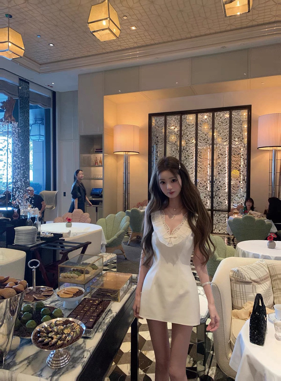 26May. 韓女idol 皺摺V領蕾絲收腰連身裙 櫻花粉/杏仁白