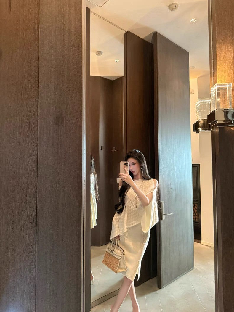 26Jan. 高級感秀款慵懶不規則剪裁披風毛衣 黑/白