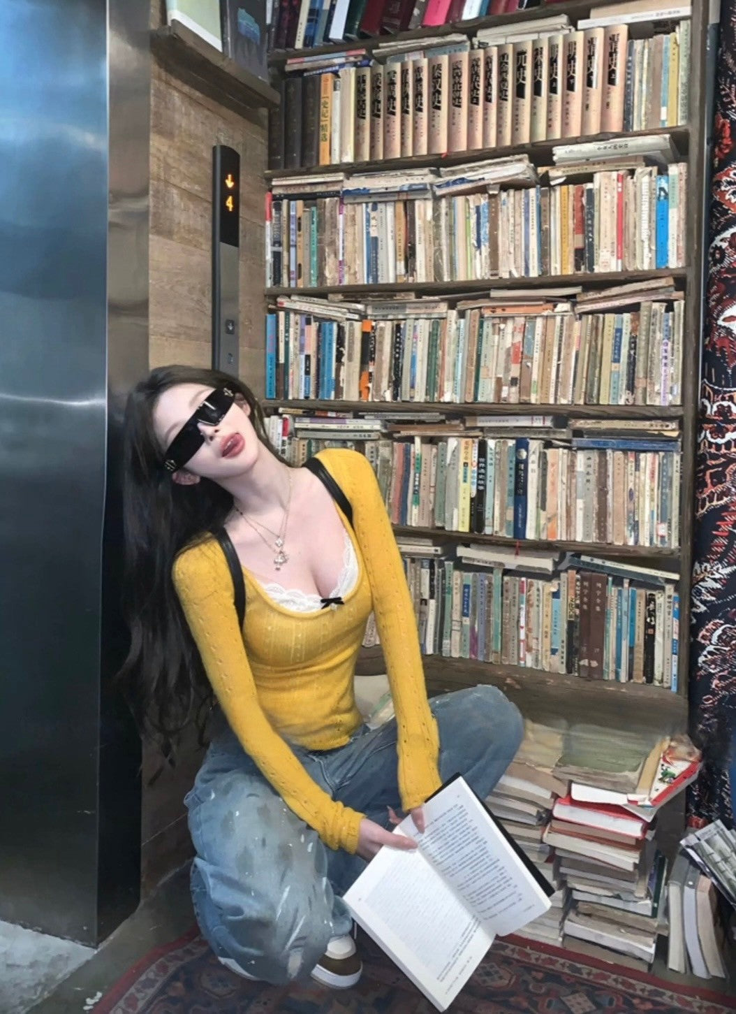 Mar. 世嬌美姬 方領縷空針織修身上衣 白/黃 疊穿蕾絲V領背心 白