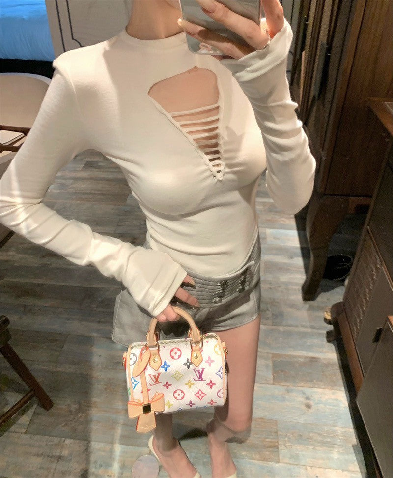 Jun. 辣妹特務 低V縷空設計長袖上衣 米