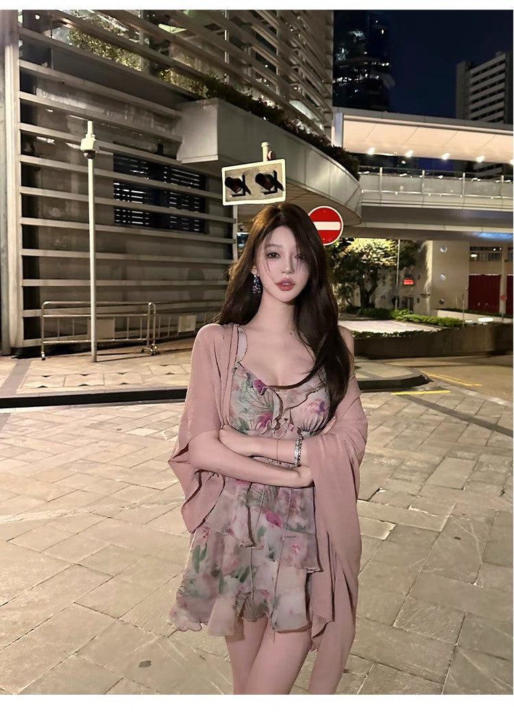 May. 花野仙子 法式收腰荷葉V領背心碎花裙