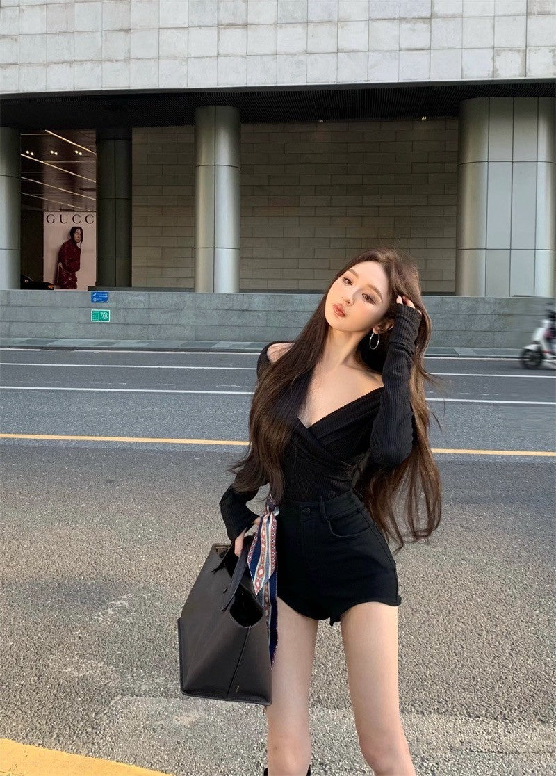 Nov. 復古港風V領抓皺針織螺紋上衣 黑色 高腰短褲