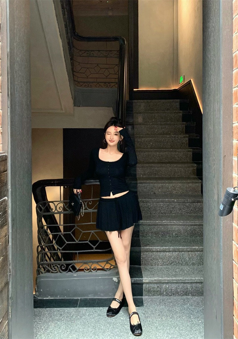 25Nov. 甜氧韓女俏皮方領排扣上衣蓬蓬短裙套裝 黑