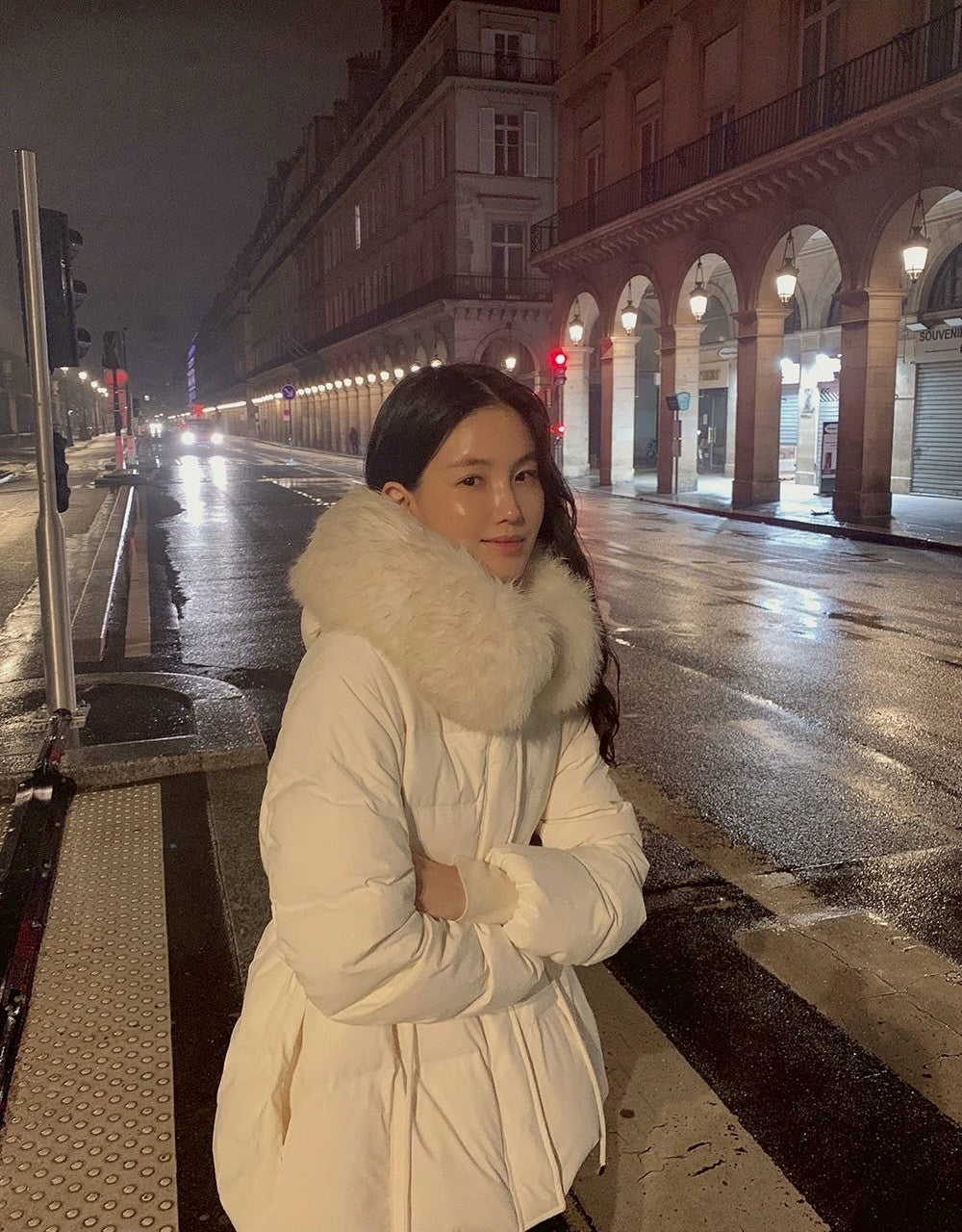 25Dec. 雪絨奶芙毛毛帽收腰羽絨外套 白