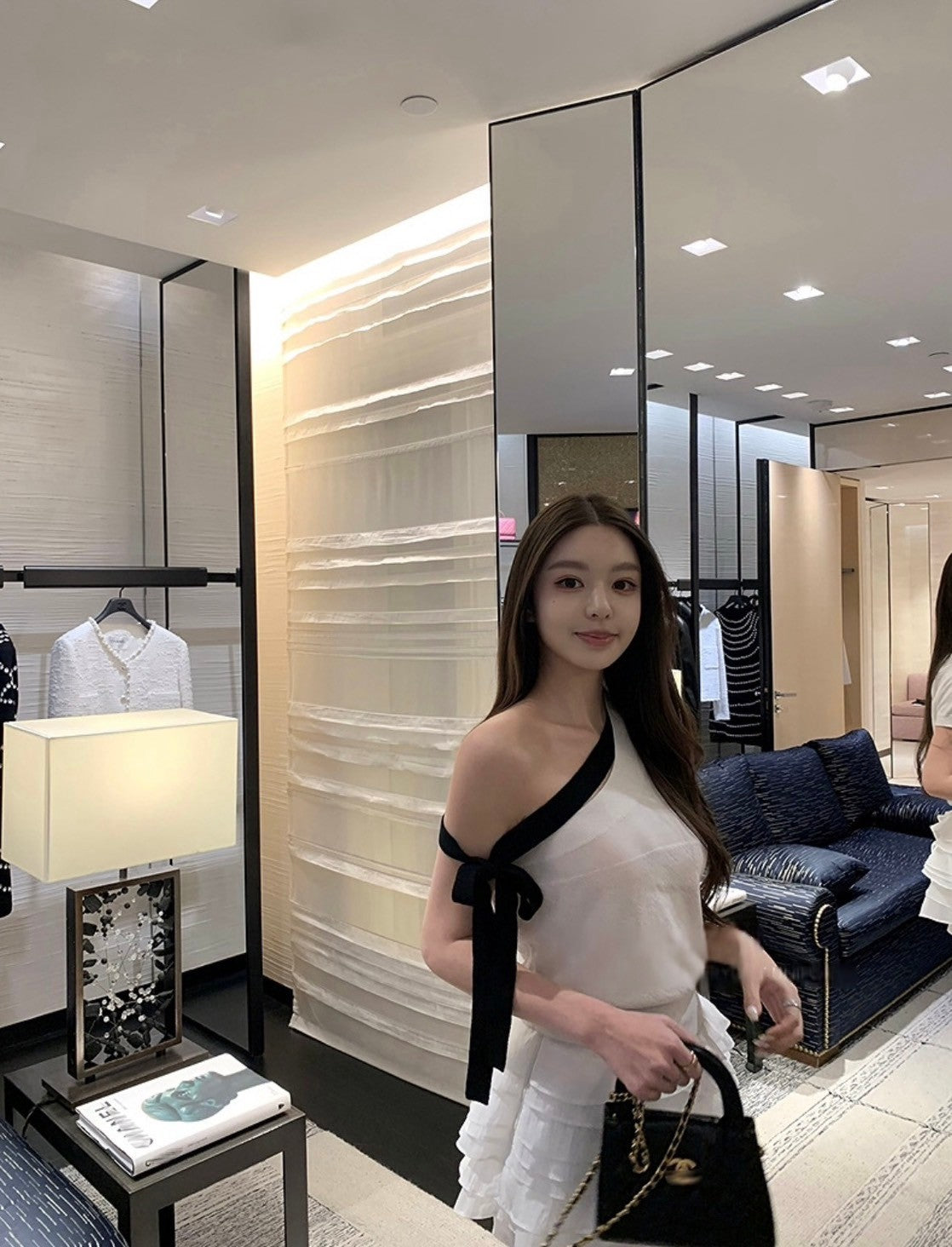 Mar. 法式中古小香 斜肩繫帶羊毛針織上衣 白