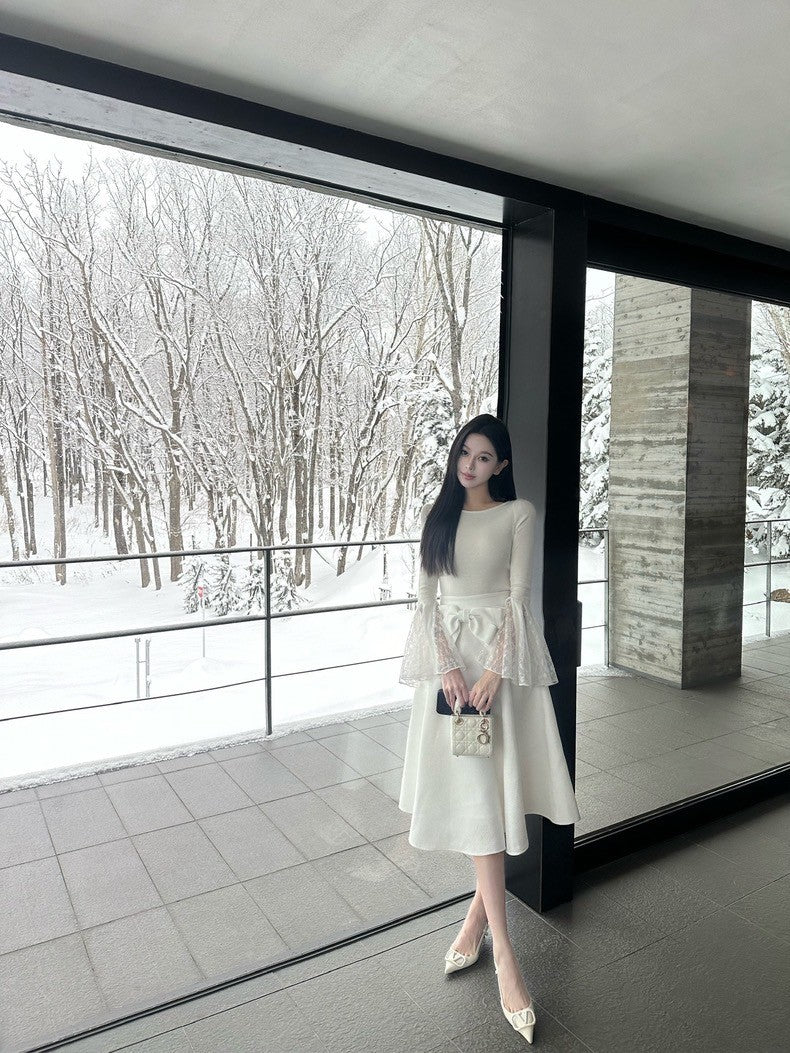 Mar. 天鵝挽夢 氣質法式蕾絲喇叭袖修身上衣 白