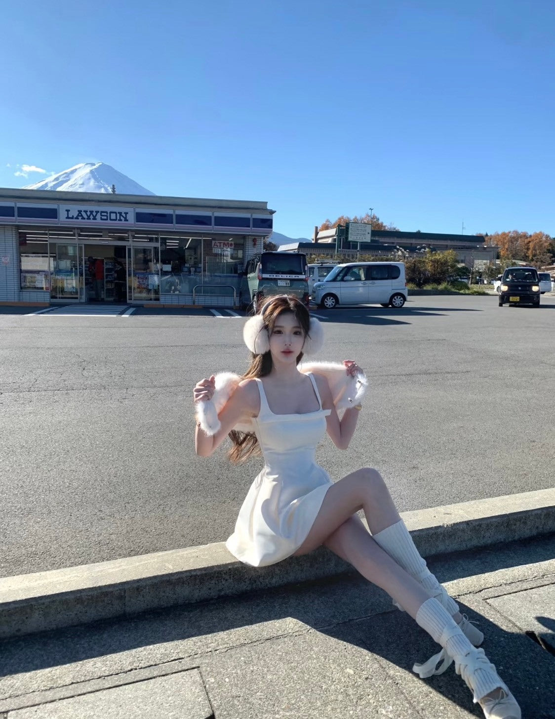 Mar. 曼妙天鵝 法式氣質蝴蝶結收腰連身裙 黑/白