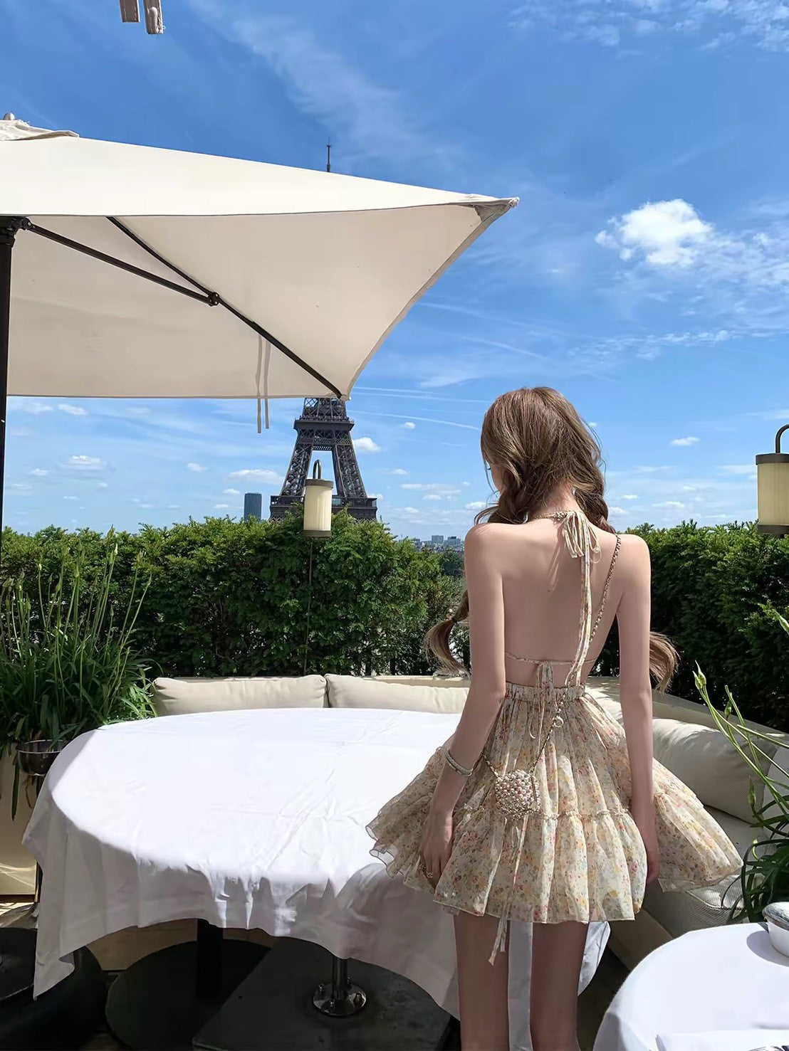 26Jul. 南法莊園渡假碎花露背洋裝 白黃花/藏藍