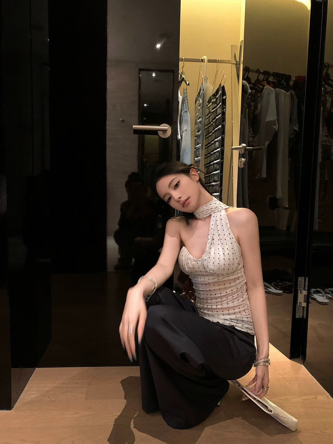 25Aug. 疊影織夢帶胸墊繞頸波點背心 白