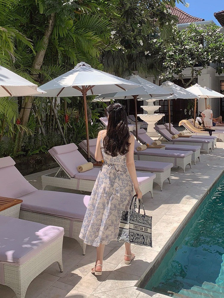 Aug. 清新古典優雅印花 收腰吊帶洋裝