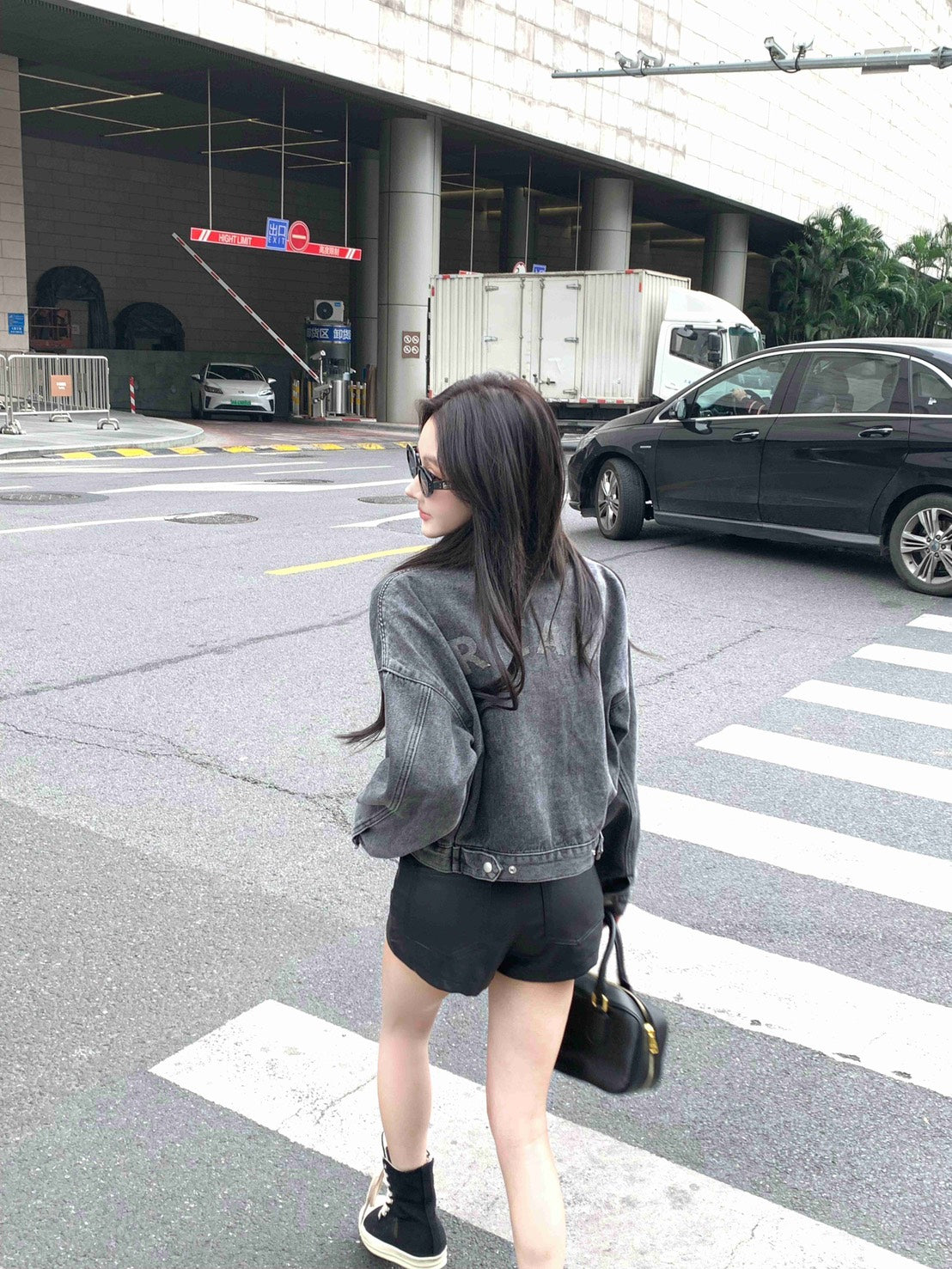 25Dec. 美式酷妹刷灰字母機車外套