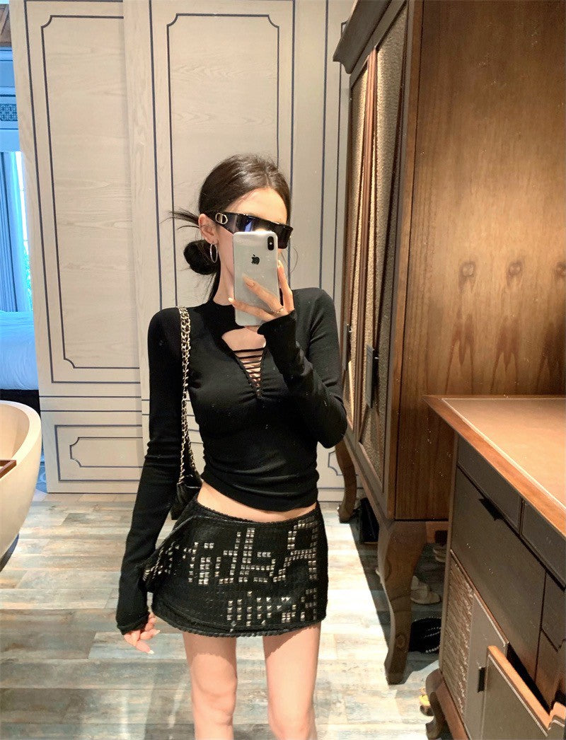 Jun. 辣妹特務 低V縷空設計長袖上衣 黑