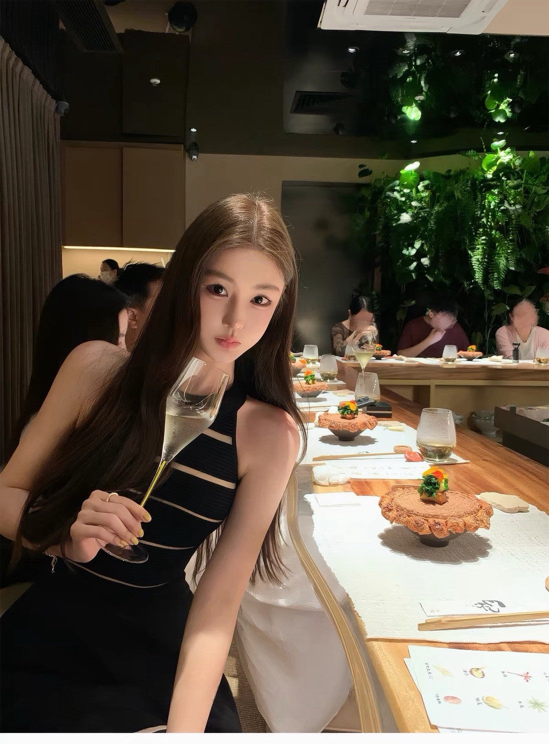 26Jun. 浮曼波高級感網紗拼接豎坑針織連身裙 元英黑/白