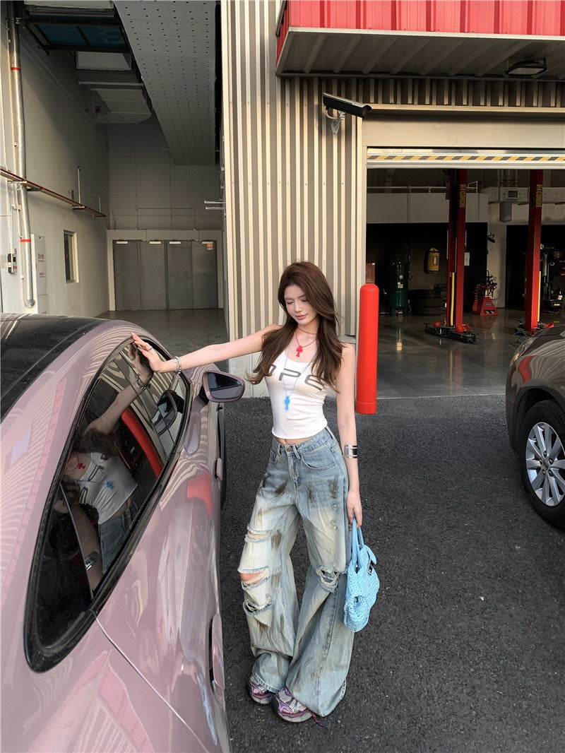 Jun. B家時髦做舊刷破髒髒褲 簡約字母打底白色背心