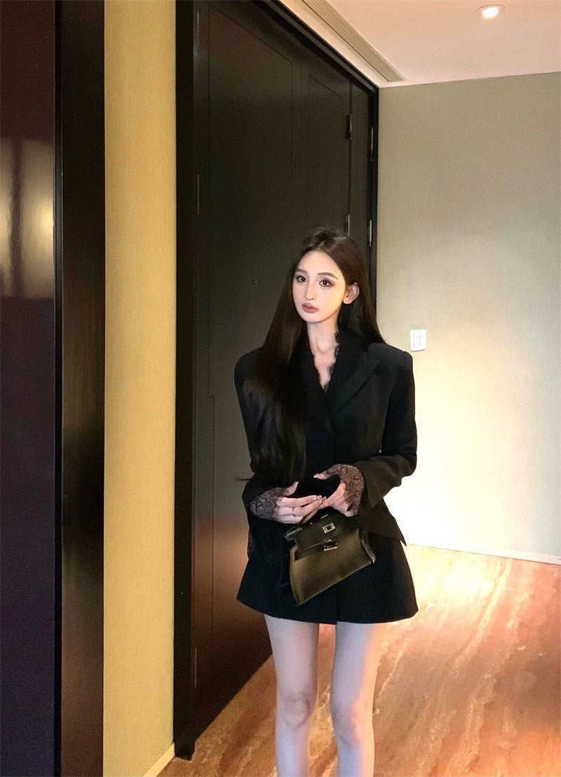 Jan. 幹練女主 俐落修身收腰蕾絲拼接西裝外套
