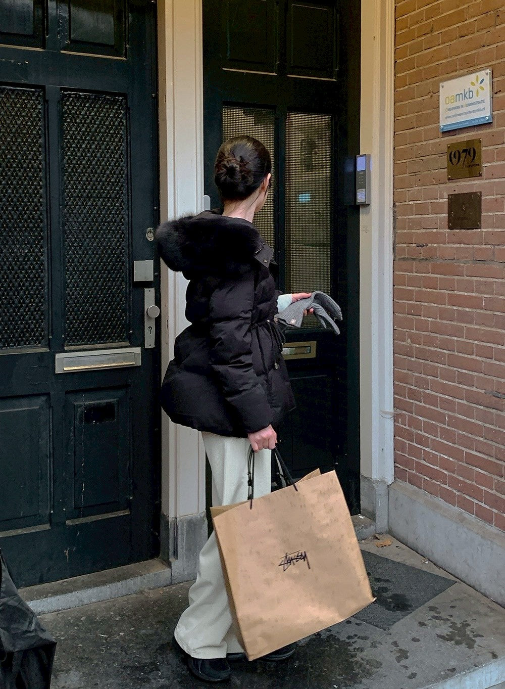 25Dec. 雪絨奶芙毛毛帽收腰羽絨外套 黑