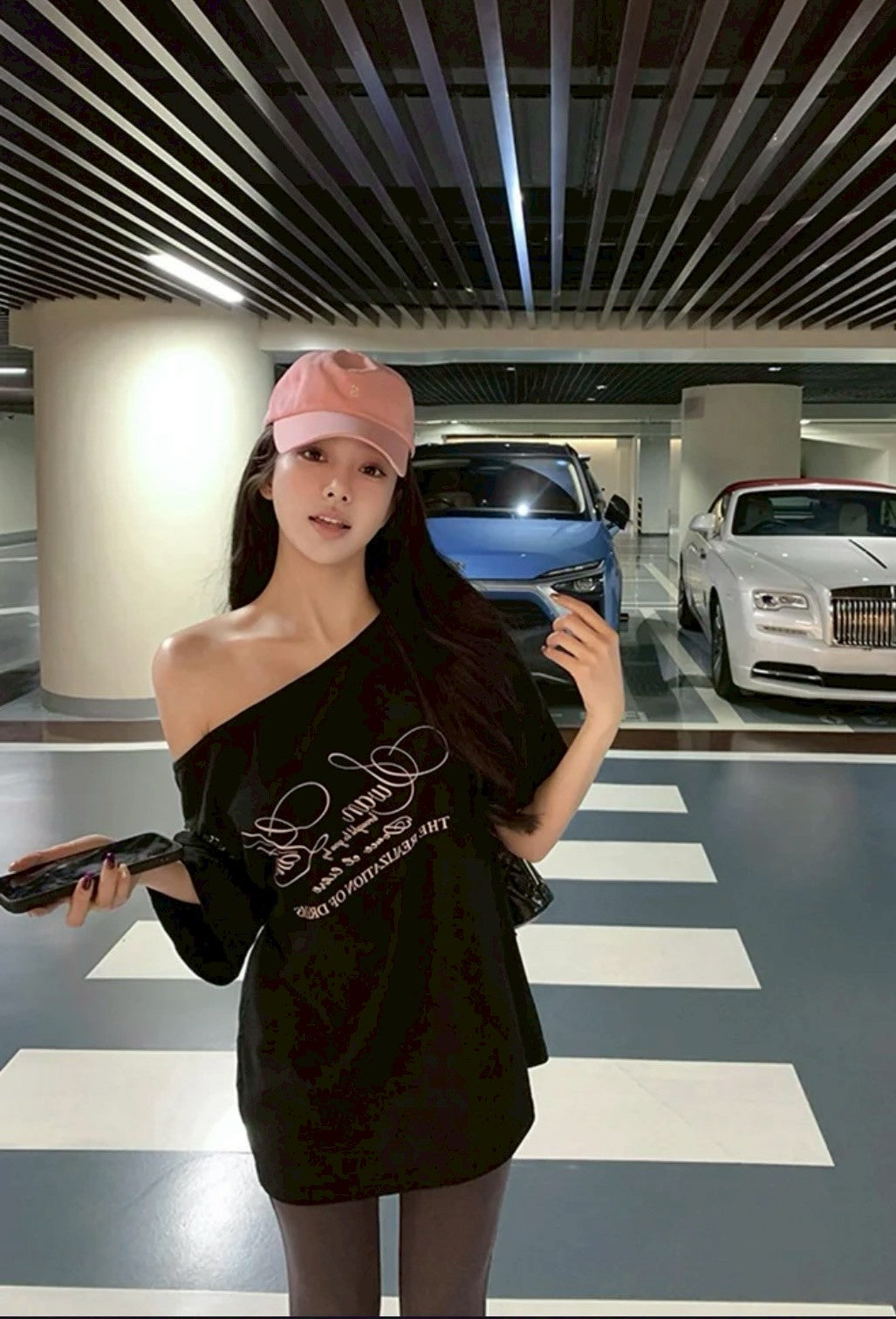 May. 休閒簡約斜肩字母棉T 白/黑