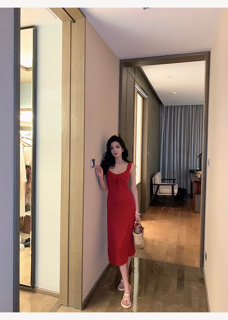 Aug. 溫柔婉約 法式木耳邊綁帶顯瘦連身裙 酒紅