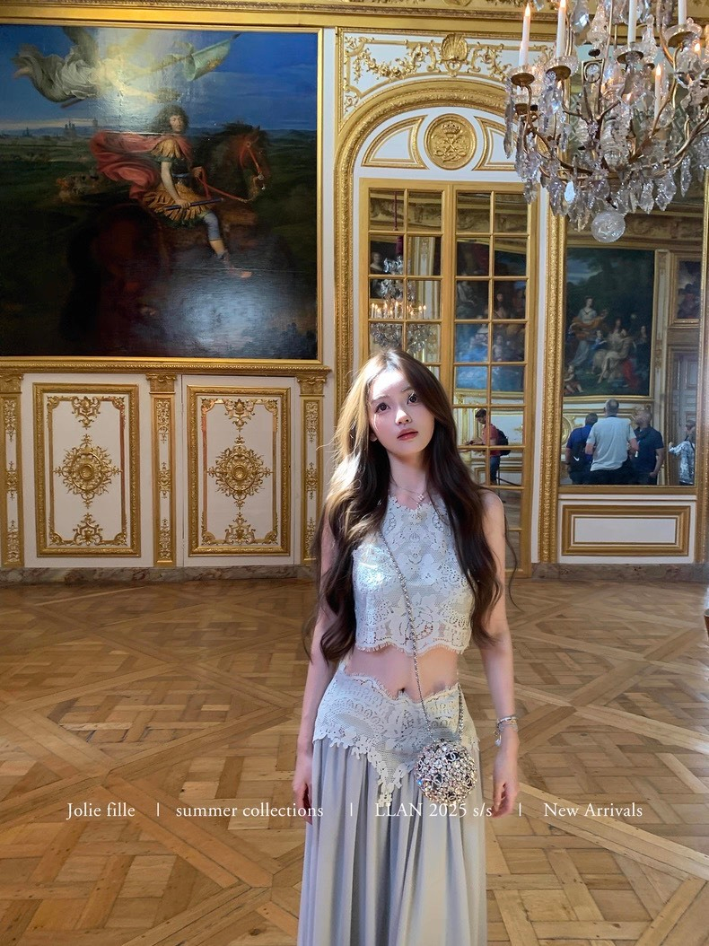 25Oct. 羅浮宮博物 夢幻甜美雕花背心半身裙套裝 梔子色/水藍