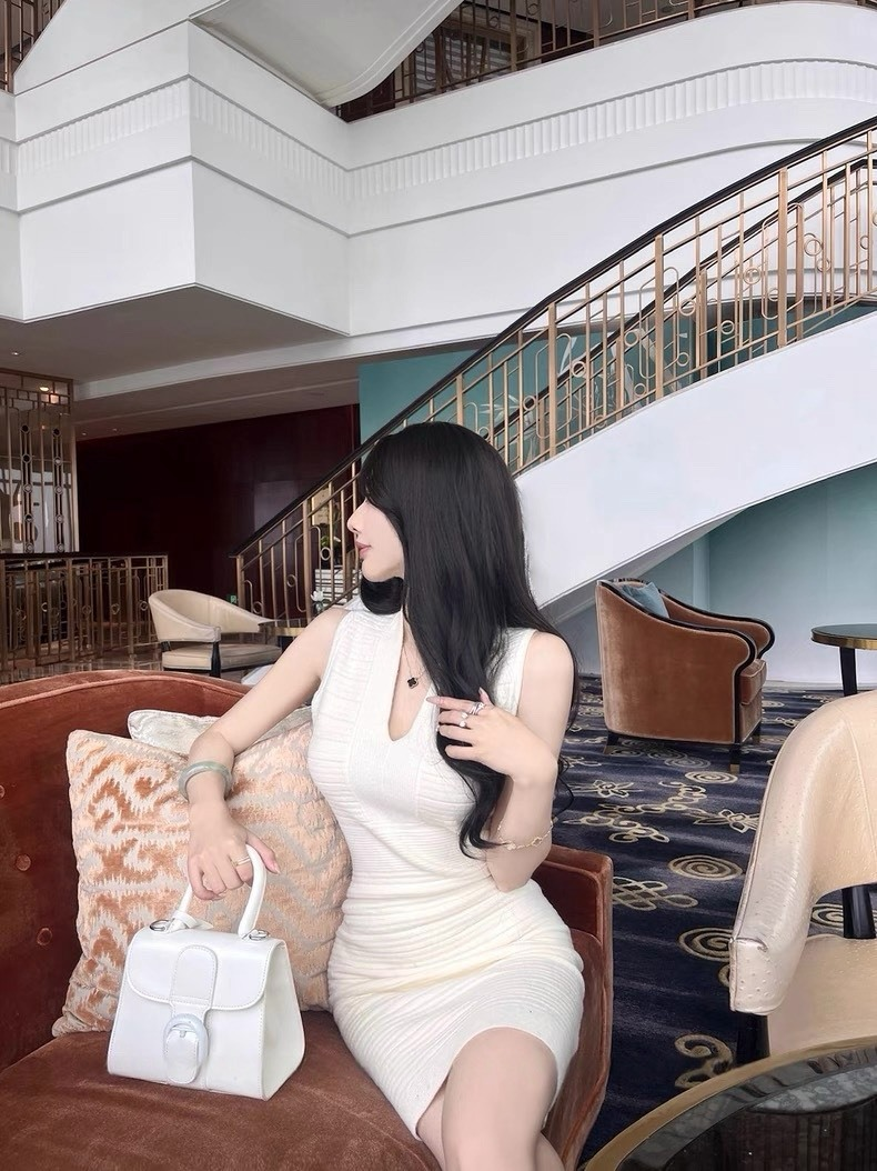 25Oct. 氣質歐膩針織V領肌理紋連身裙 祖母綠/氣質白