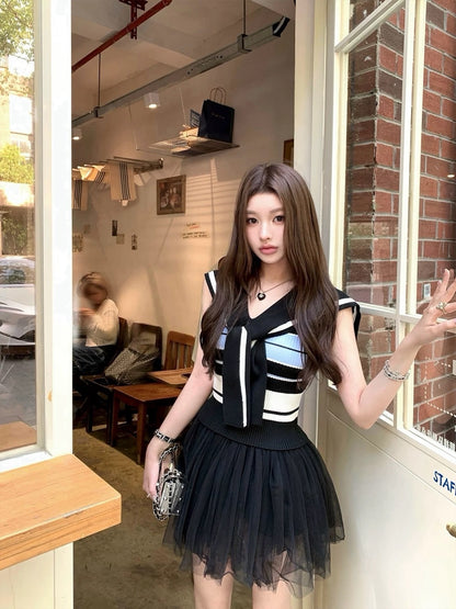 25Oct. 精緻山茶花刺繡 芭尹水手藍色條紋針織上衣