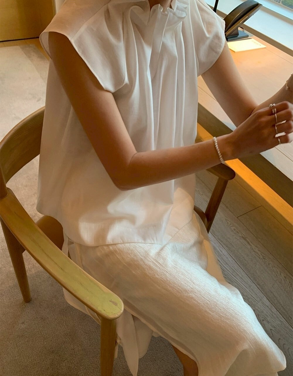 25Sep. 法式可人天絲褶皺領背心上衣 白/黑