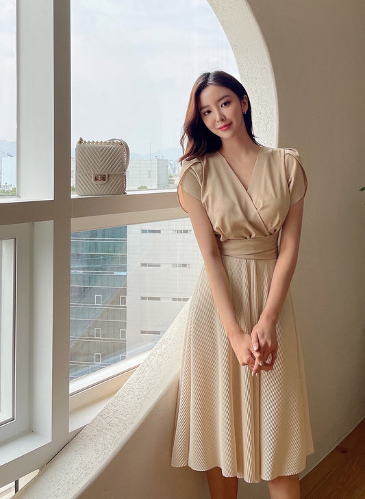 25Sep. 下午茶歇 花瓣袖收腰拼接壓褶連身裙 杏色/藍拼杏