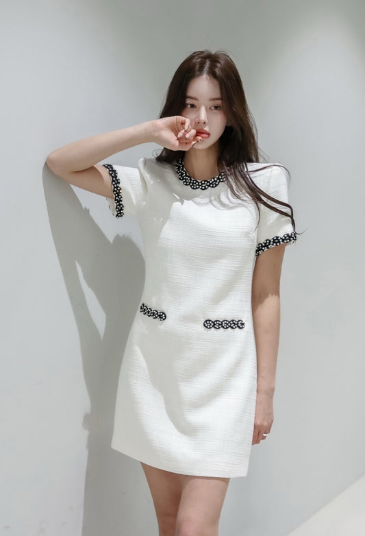 25Sep. 氣質撞色釘珠設計圓領小香連身裙