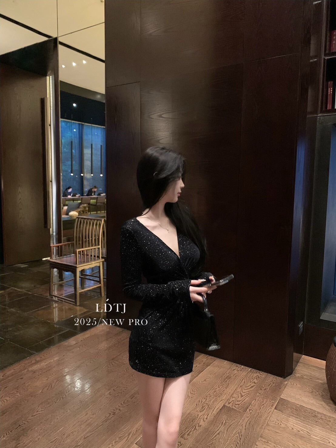 25Oct. 滿鑽流心 晚宴名媛重工V領褶皺連身裙