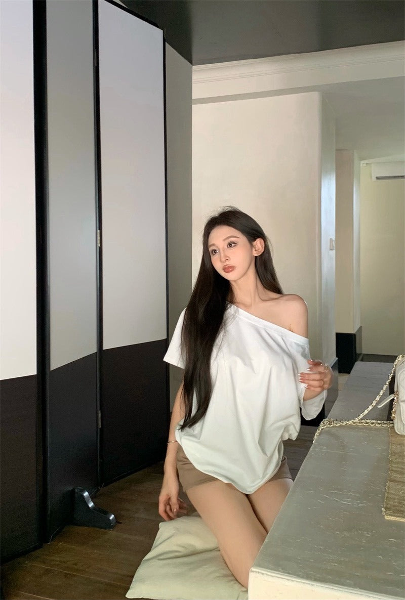 25Oct. 簡約慵懶 寬鬆大領口純色上衣 白/黑