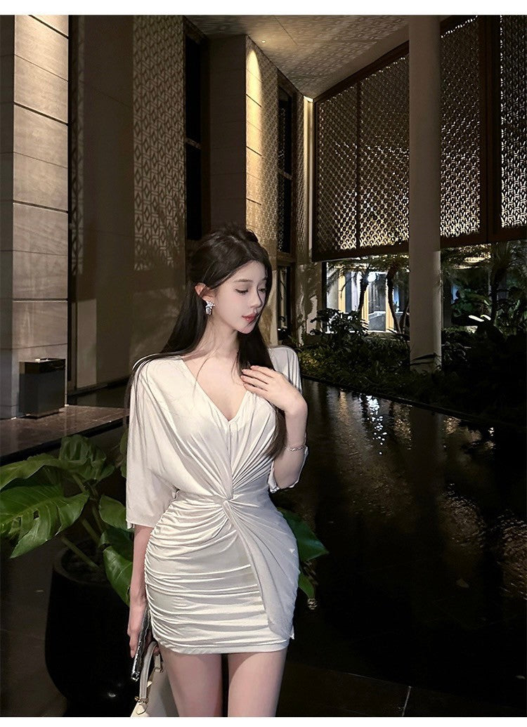 Mar. 氣質佳人 韓女V領扭結收腰壓褶連衣裙