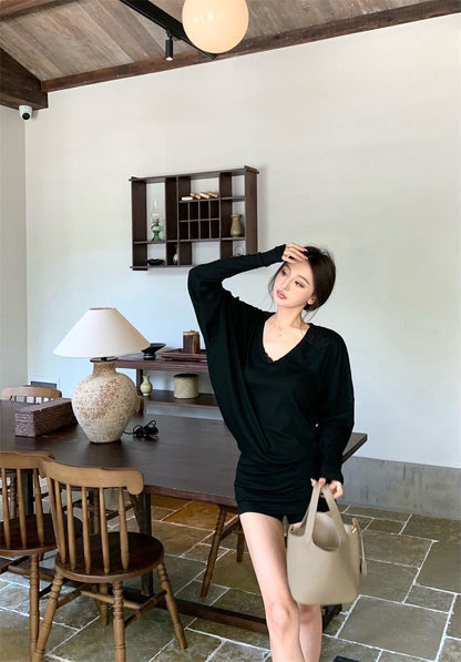 Jun. 戀夏告白 蝙蝠袖V領包覆下擺長袖上衣 黑