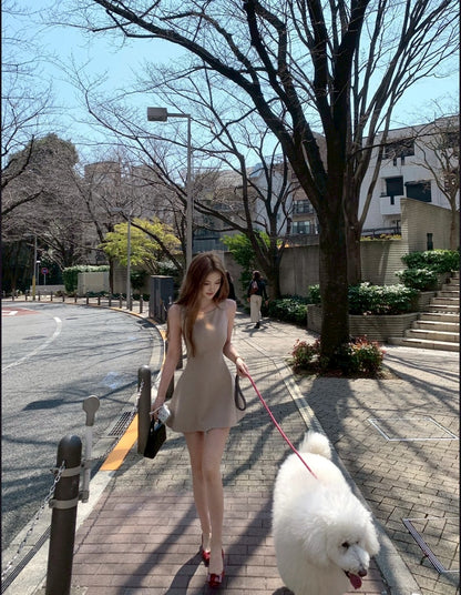 Jun. 眼淚女王同款 氣質收腰簡約小短裙 奶茶