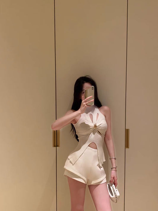 May. 千金即視感 貴氣高奢小巴扭結縷空針織背心 白