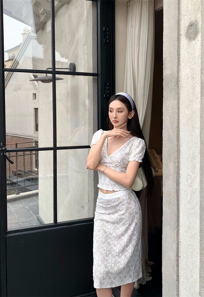 26Jun. 法式蕾絲緹花V領上衣半身裙套裝 米白