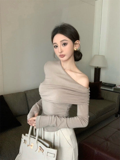 Mar. 優雅法則 斜領抓皺細腰彈力針織上衣 杏/紅