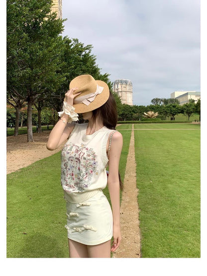 May. 假日花園 雕系春款圓領針織背心 白