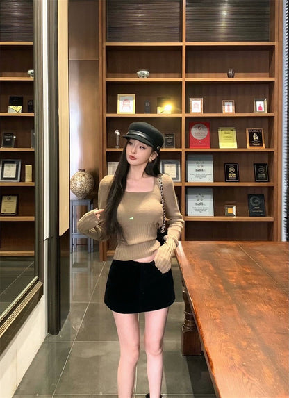 Feb. 復古簡約 方領收腰針織卡色上衣 黑色半身裙