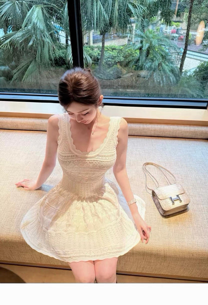26Sep. 許願池少女 U領波浪花針織連身裙 白