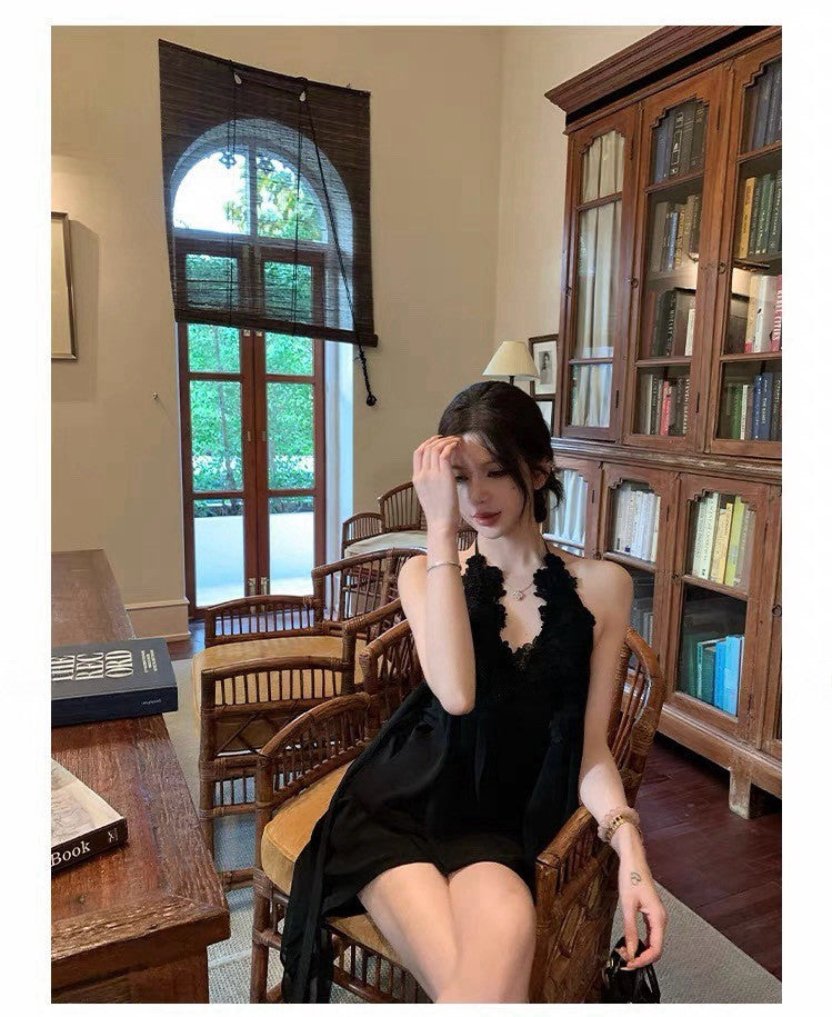 26May. 南洋一夢 春雪紡掛脖花邊短裙 黑