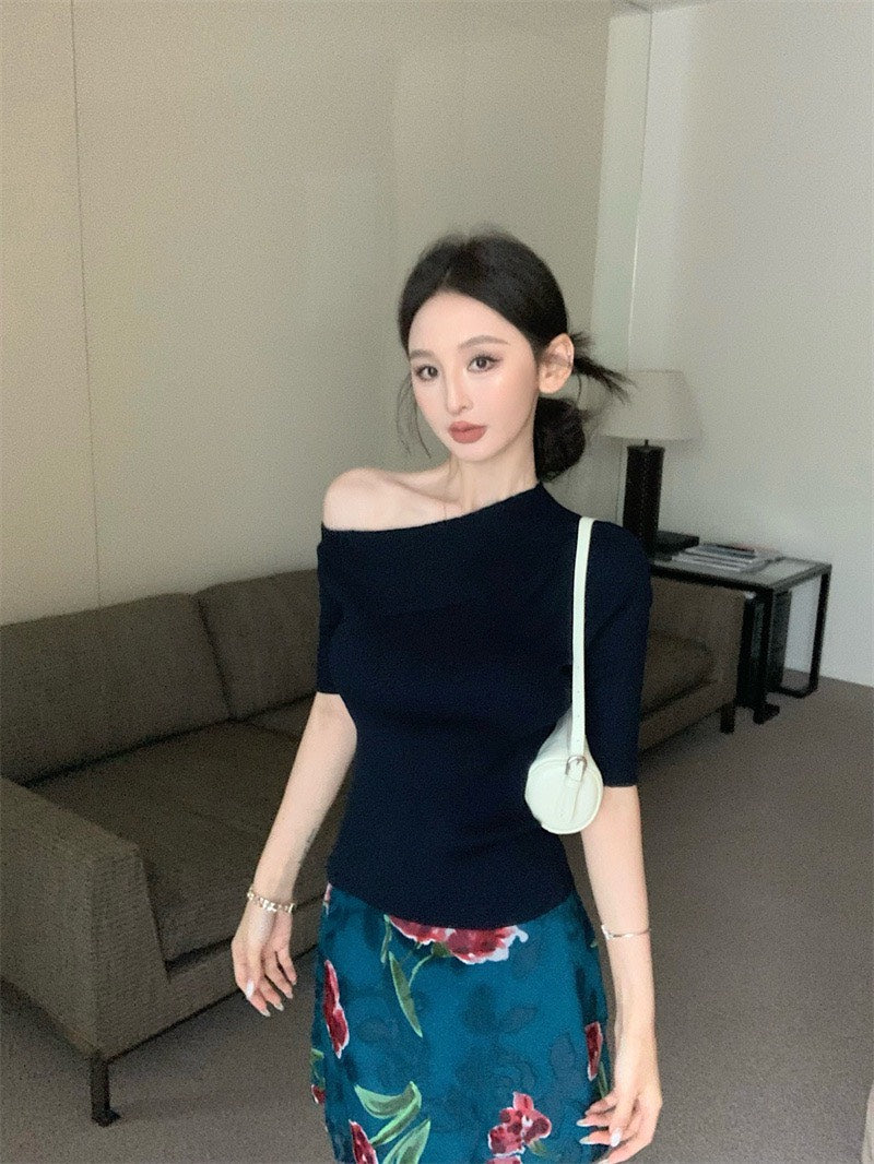 Jun. 半熟女伶 斜領修身針織上衣 藏藍 復古花網紗半身裙 藍