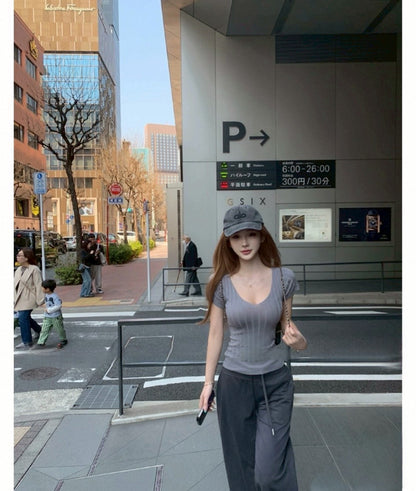 Jun. 極簡自在V領豎坑修身針織上衣 灰色