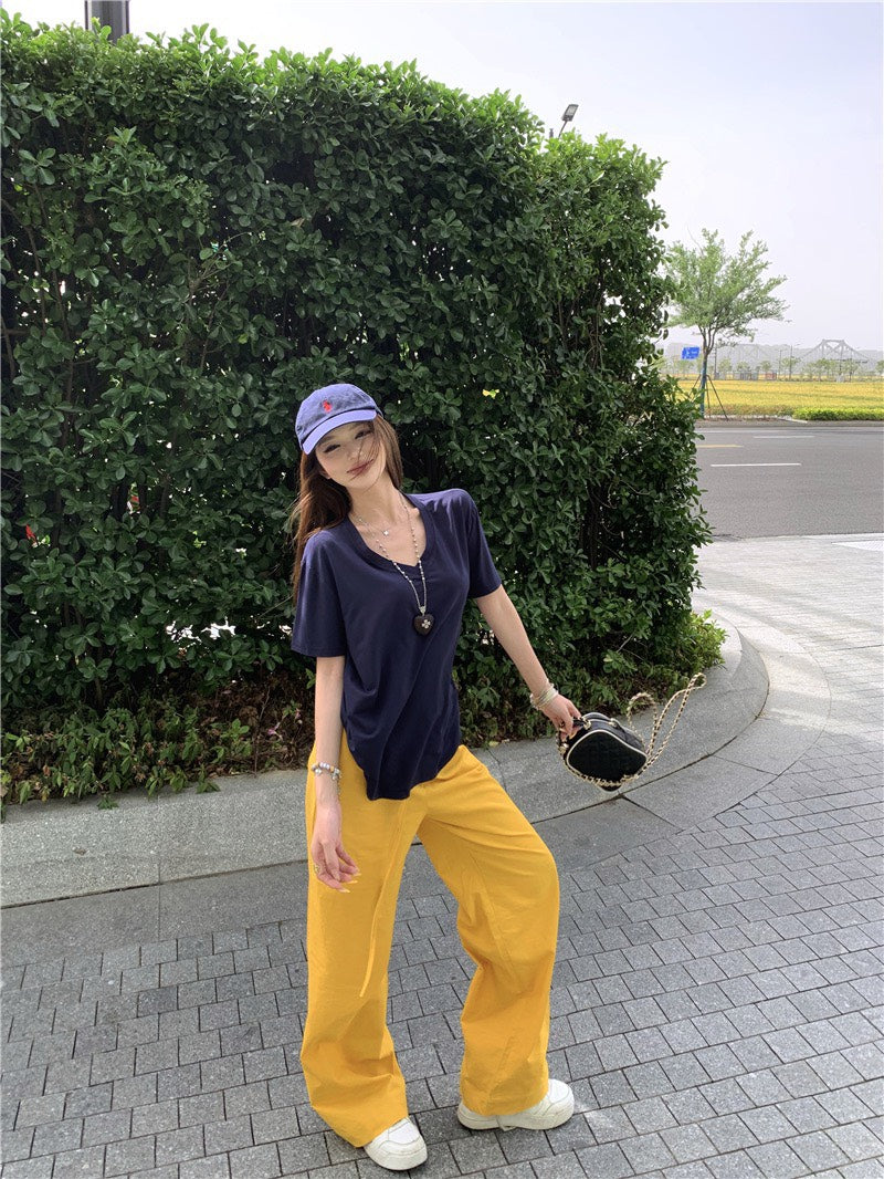 Jun. 休閒plus藏青色V領顯瘦上衣 黃色空氣薄棉休閒褲