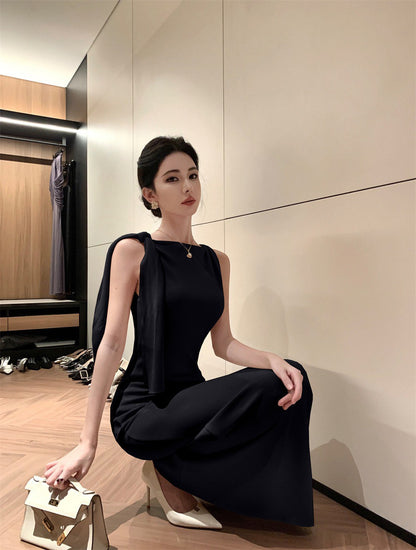 26May. 自由女神 氣質側肩綁帶修身連身裙 骨白/黑